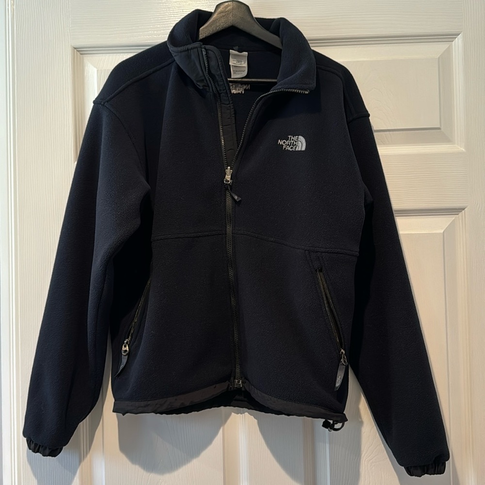 Used Men’s North Face Fleece Jacket size Small.